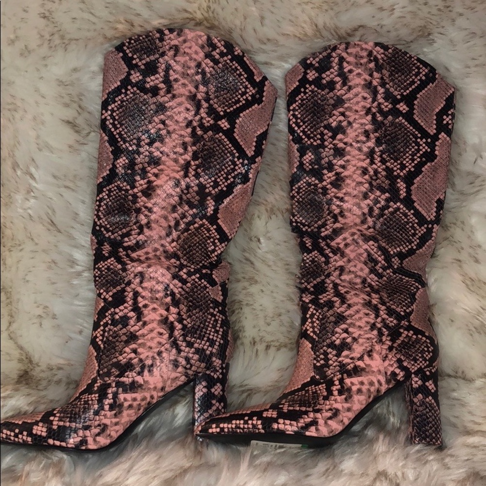 🎉Host Pick🎉NEW Marc Fisher UDay Western Boot - Picture 2 of 10